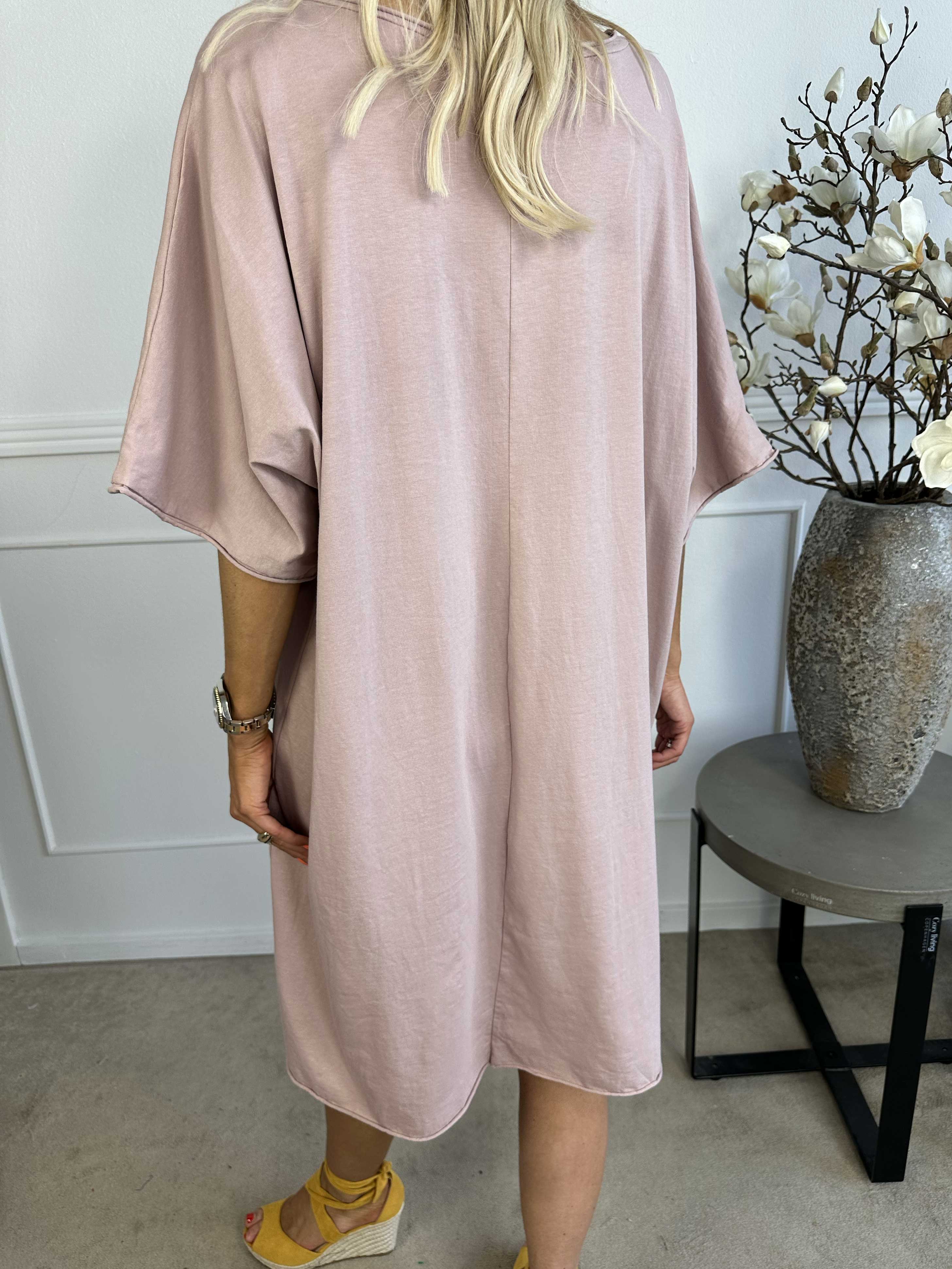 Shila - T-shirtklänning i bomull med paljetthjärta